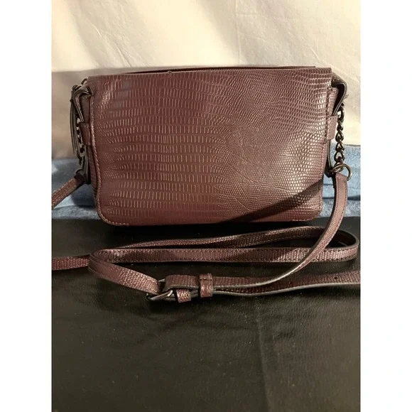 Simply Vera Vera Wang Burgundy Embossed Crossbody Bag Chain Strap Zip Pockets - Picture 4 of 6